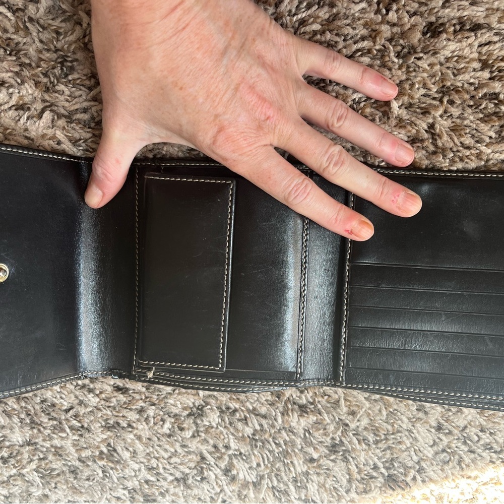 Gucci Beige and Black Monogram Wallet - Picture 4 of 6